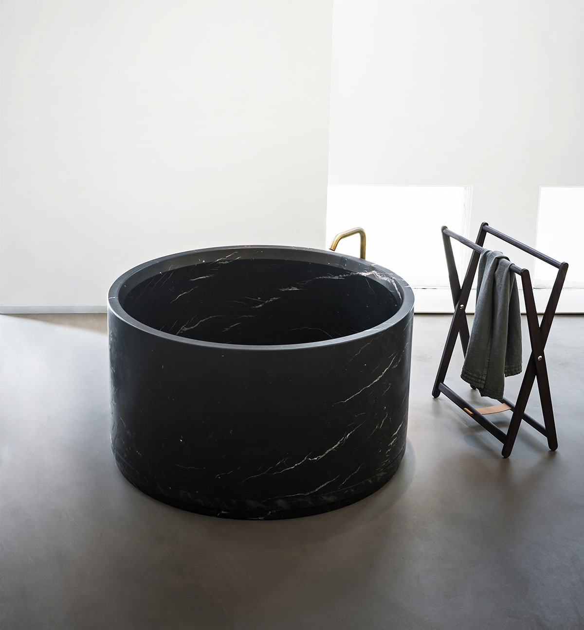 IN-OUT_1200